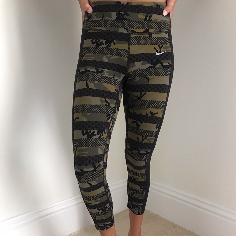 Nike Women's Epic Lux Clash Printed Camo Leggings